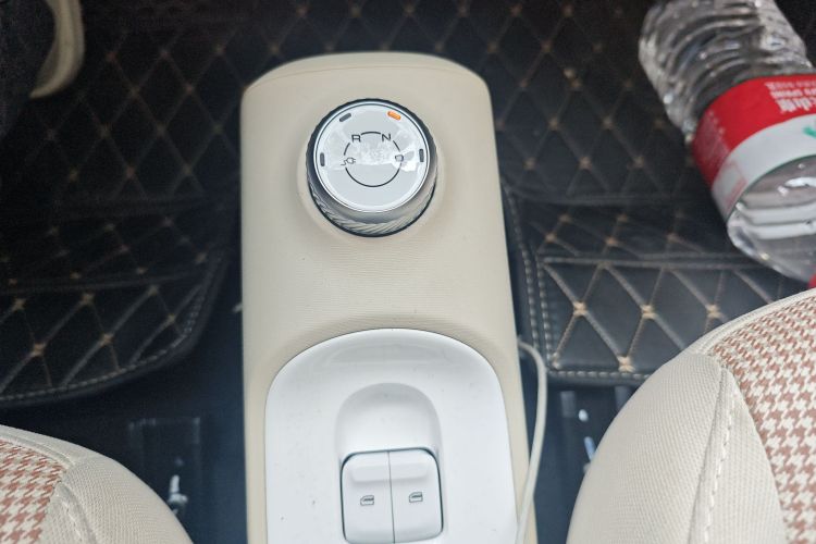 五菱汽车 宏光MINIEV 2024款 第三代 215km 青春版中控内饰18