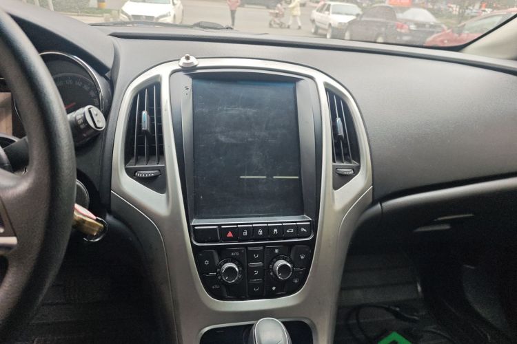 别克 英朗 2014款 XT 1.6L 自动时尚版中控内饰16