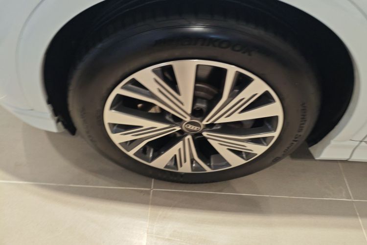 奥迪Q4 e-tron 2024款 40 e-tron 创行版车身外观6007