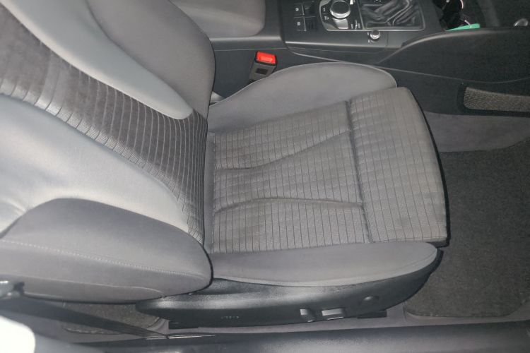 奥迪A3 2018款 30周年年型 Limousine 35 TFSI 运动型局部细节41