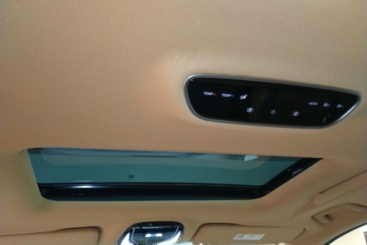 岚图汽车 岚图梦想家 2024款 PHEV 超长续航卓越版中控内饰22