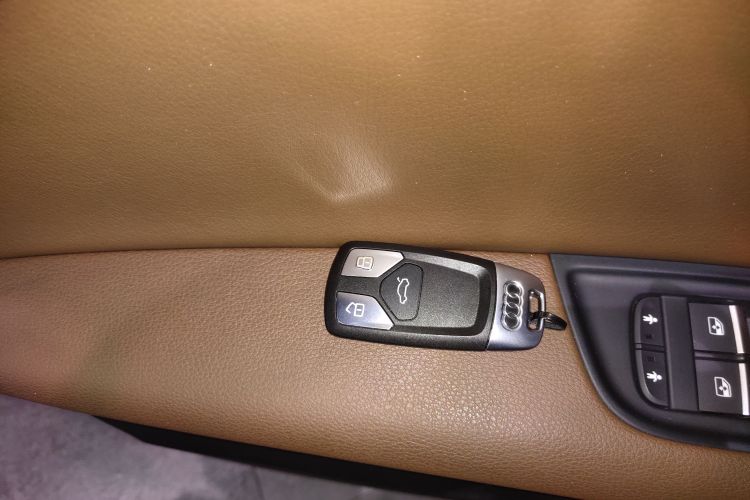 奥迪Q7 2016款 45 TFSI 技术型中控内饰11