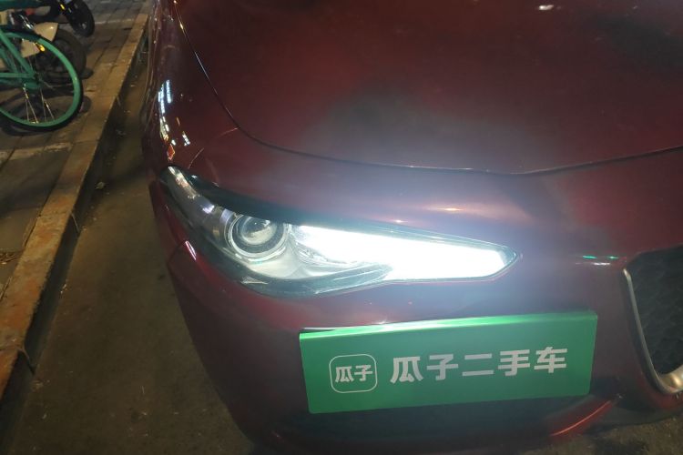 阿尔法·罗密欧 Giulia朱丽叶 2017款 2.0T 280HP Milano限量版车身外观8