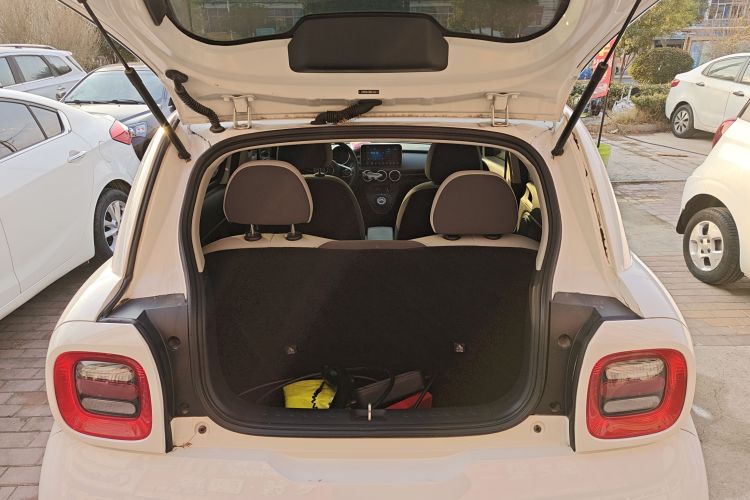 欧拉黑猫 2021款 301km 萌宠版机舱底盘23