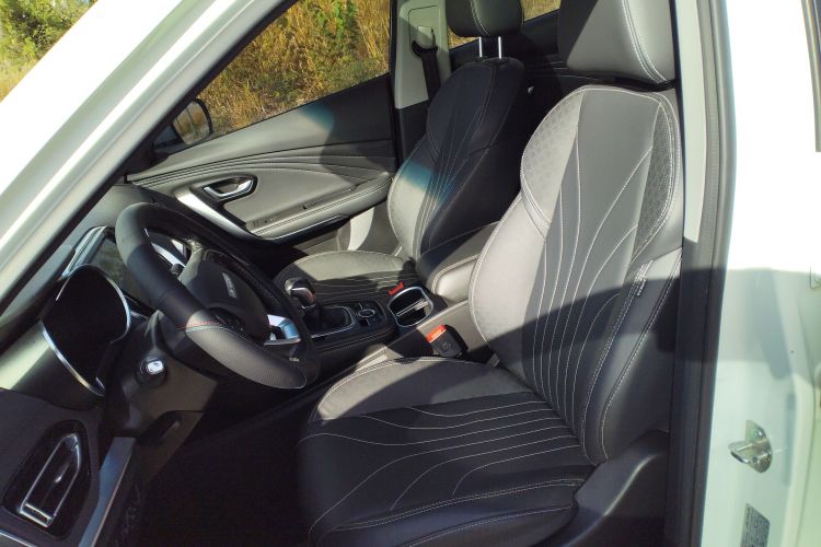 捷途X70 2020款 1.5T 手动智行版 7座中控内饰19