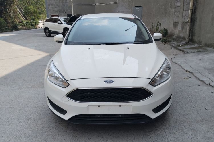 福特 福克斯 2018款 两厢经典 1.6L 自动舒适型智行版车身外观2