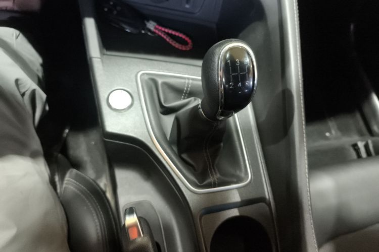 长安 逸动 2020款 PLUS 1.6L GDI 手动精英型中控内饰18