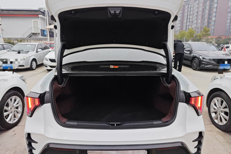 领克03 2023款 1.5TD DCT劲Plus机舱底盘23