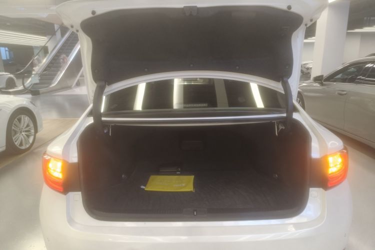 雷克萨斯ES 2017款 200 30周年纪念版机舱底盘23