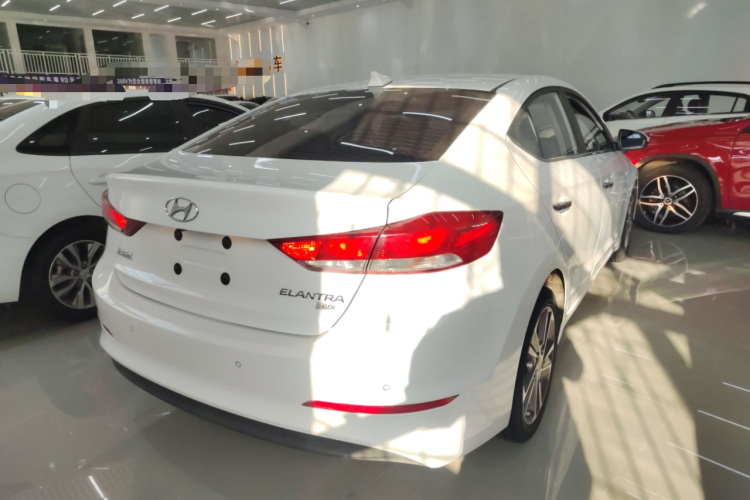 现代 领动 2016款 1.6L 自动智炫·精英型车身外观7