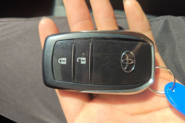 丰田 汉兰达 2015款 2.0T 四驱豪华版 7座中控内饰11