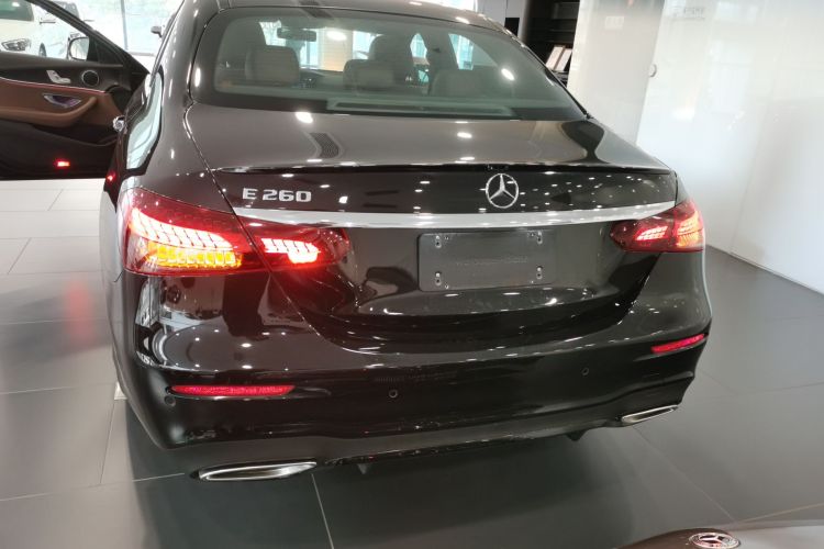 奔驰E级(进口) 2023款 改款 E 260 时尚型运动版车身外观6004