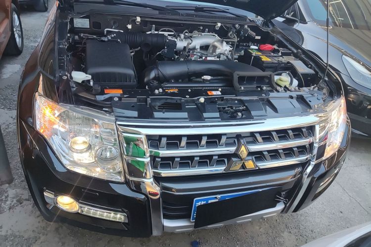 三菱 帕杰罗(进口) 2016款 3.0L 自动尊贵版 国V局部细节24