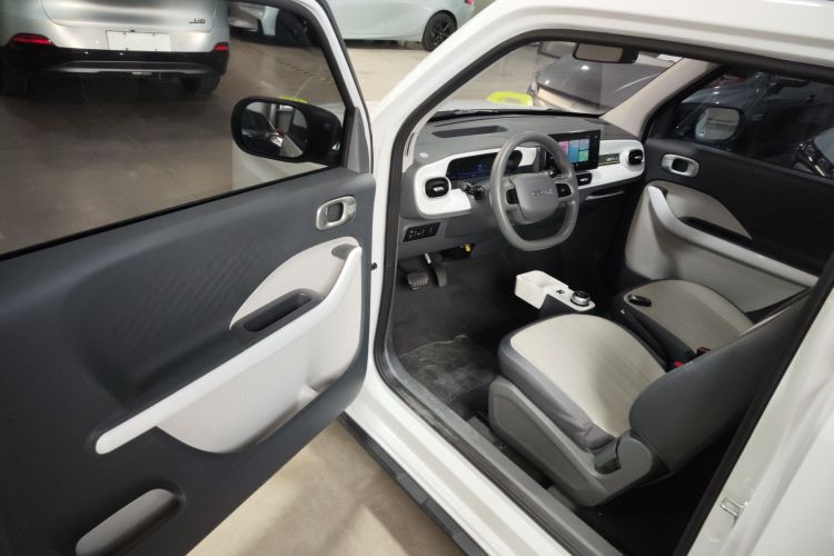 吉利银河 2025款 210km 熊猫骑士中控内饰20