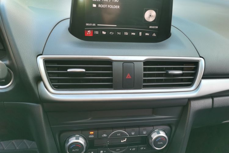 马自达3 昂克赛拉 2019款 云控版 三厢 1.5L 自动豪华型 国VI中控内饰16