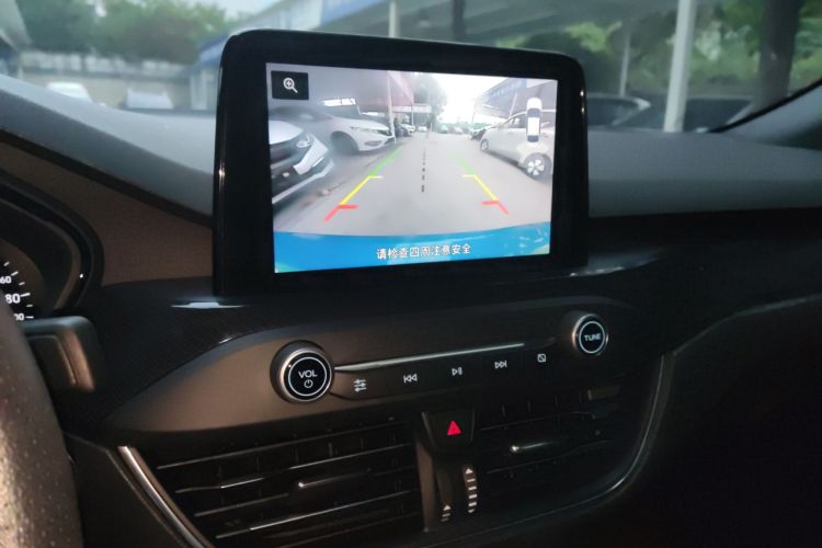 福特 福克斯 2020款 三厢 EcoBoost 180 自动ST Line中控内饰16