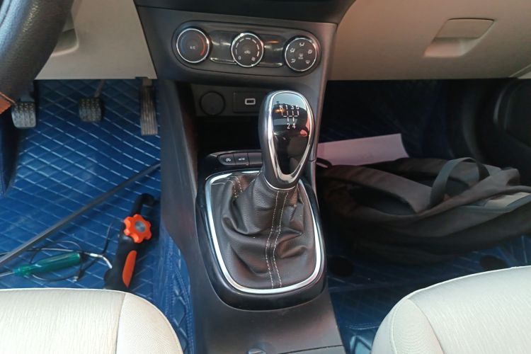 别克 凯越 2018款 15N 手动精英型中控内饰18