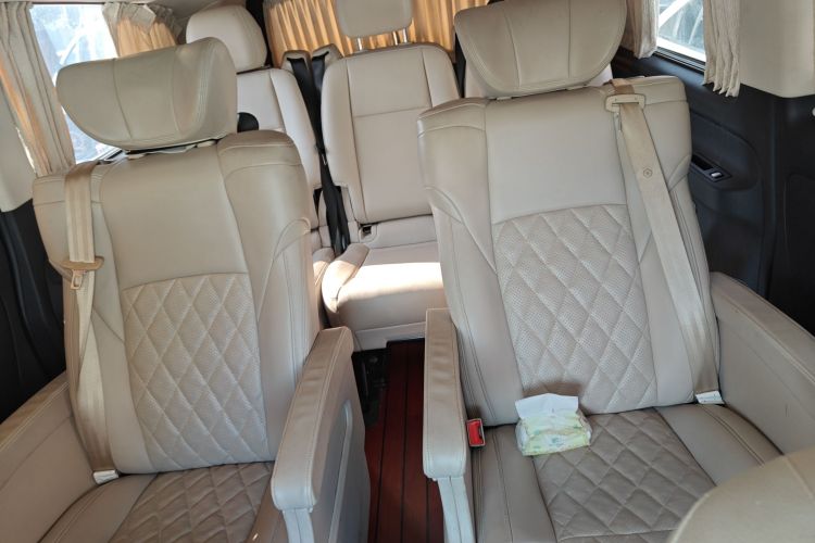 奔驰 威霆 2018款 2.0T 精英版 7座 国V中控内饰7004