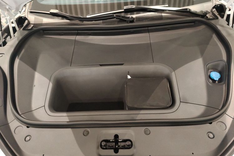 极氪001 2025款 WE版 100kWh 后驱局部细节24