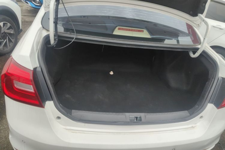 长城C30 2016款 1.5L AMT豪华型机舱底盘23