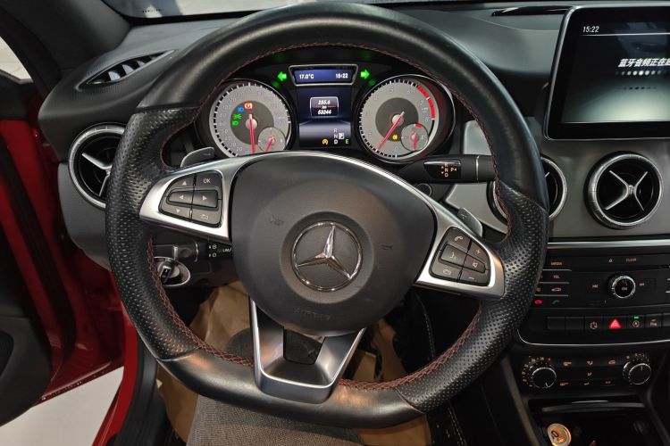 奔驰CLA 2015款 CLA 220 4MATIC中控内饰13