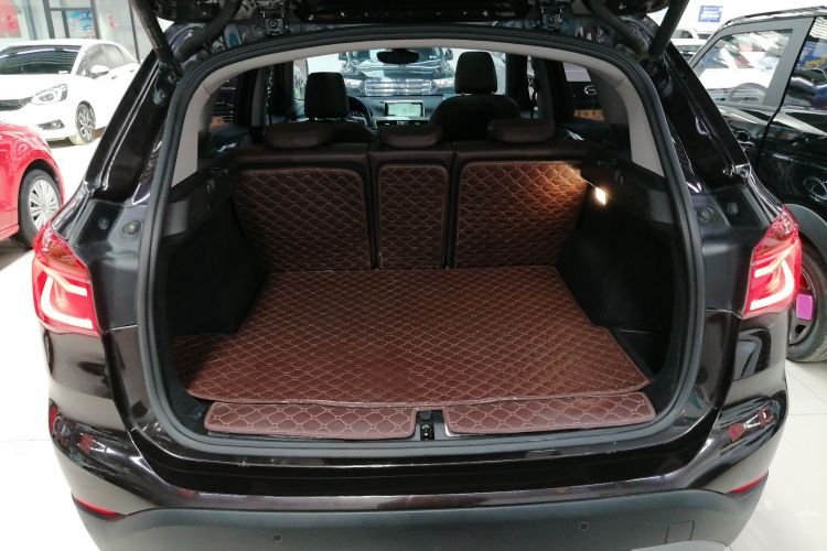 宝马X1 2019款 xDrive20Li 尊享型机舱底盘23