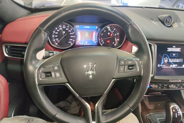 玛莎拉蒂 Levante 2016款 3.0T 标准型中控内饰13