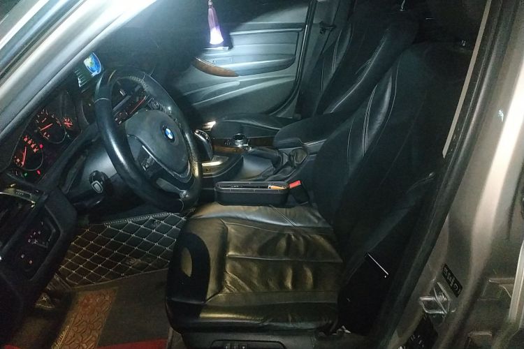 宝马3系 2014款 320Li 豪华设计套装局部细节19