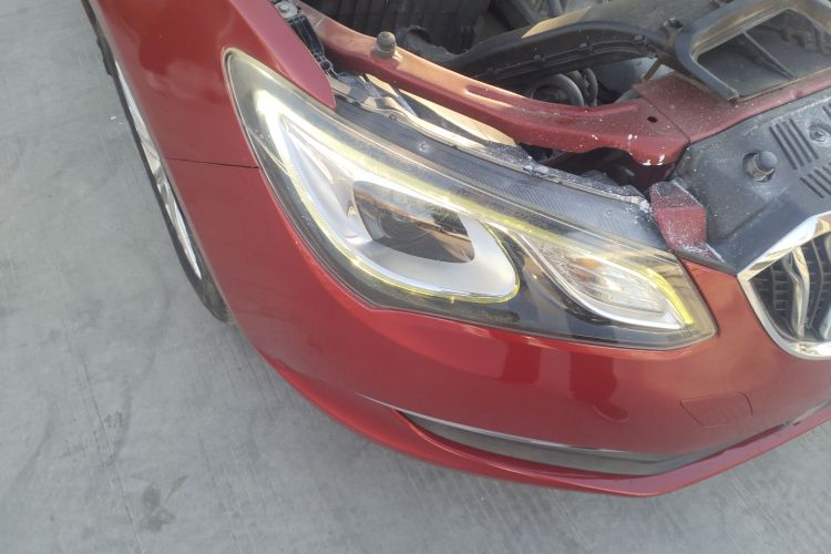 别克 英朗 2015款 15N 手动豪华型车身外观8