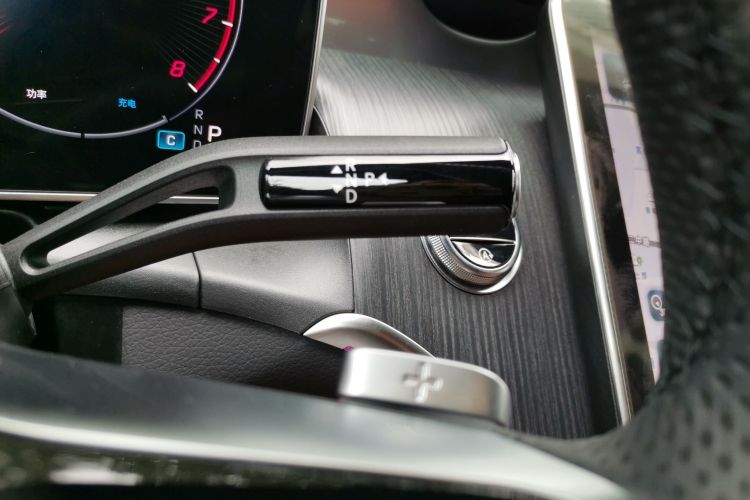 奔驰GLC 2024款 GLC 260 L 4MATIC 豪华型 5座局部细节18