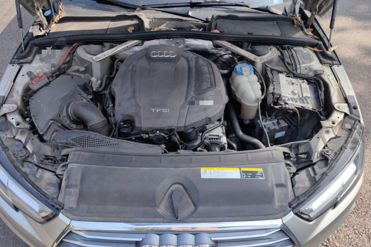 奥迪A4L 2018款 30周年年型 45 TFSI quattro 个性运动版局部细节24