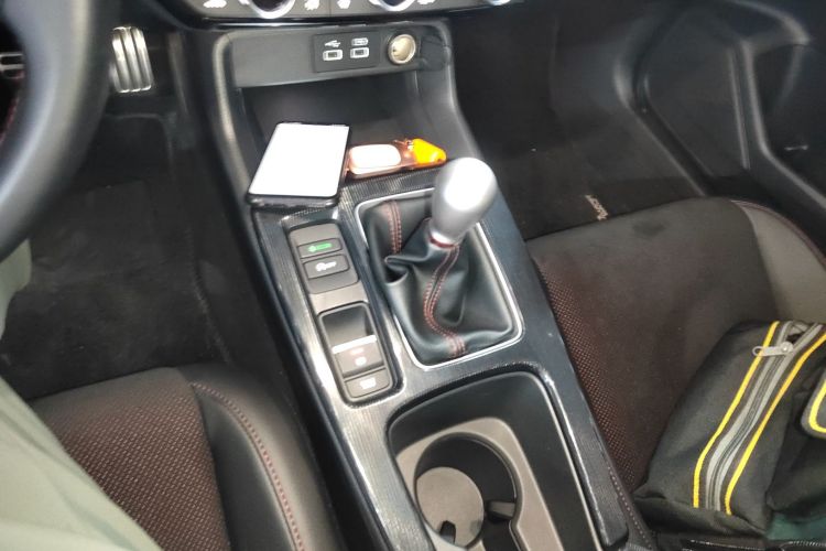 本田 思域 2023款 HATCHBACK 240TURBO 手动极劲版局部细节18