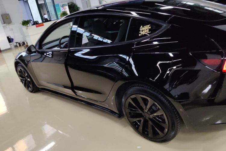 特斯拉 Model 3 2022款 后轮驱动版车身外观4