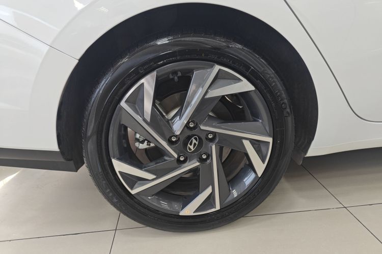 现代 伊兰特 2023款 1.5L CVT GLX精英版车身外观6008