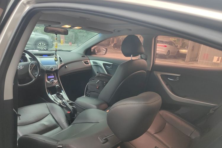 现代 朗动 2013款 1.6L 自动尊贵型局部细节22