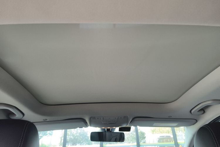 奔驰C级(进口) 2020款 改款 C 200 旅行轿车中控内饰22