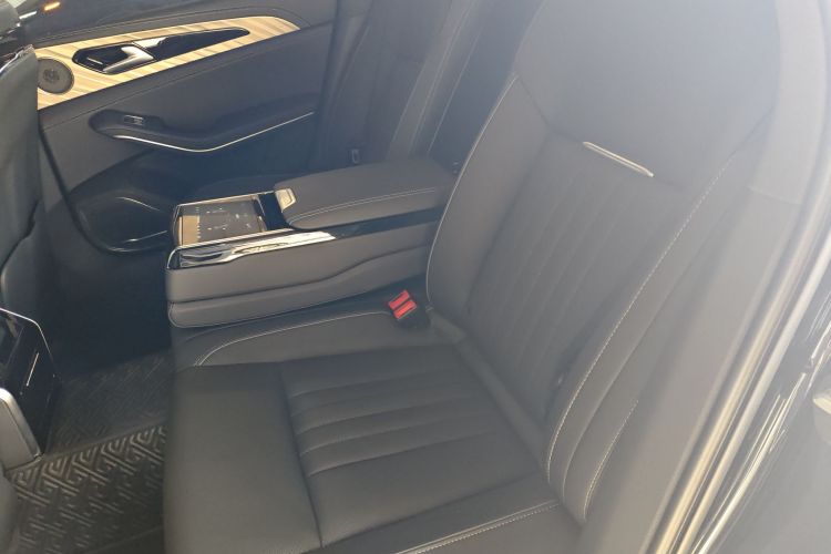 红旗H9 2022款 2.0T 智联旗享版中控内饰7004