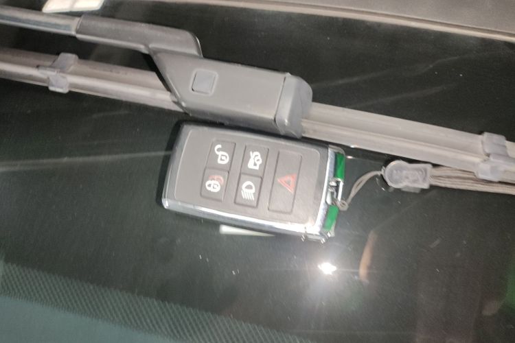 捷豹XFL 2022款 XFL 2.0T P250 两驱尊享豪华版中控内饰7001