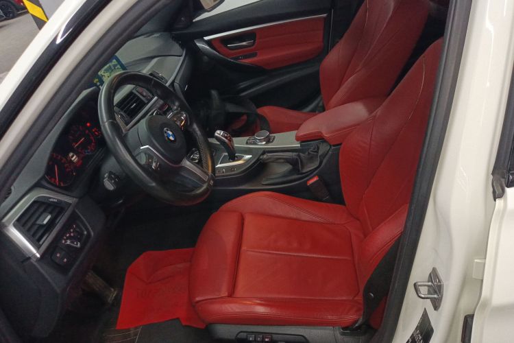 宝马3系 2019款 320i M运动曜夜版局部细节19