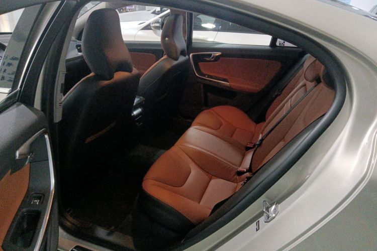 沃尔沃S60 2019款 S60L T3 智进版中控内饰21