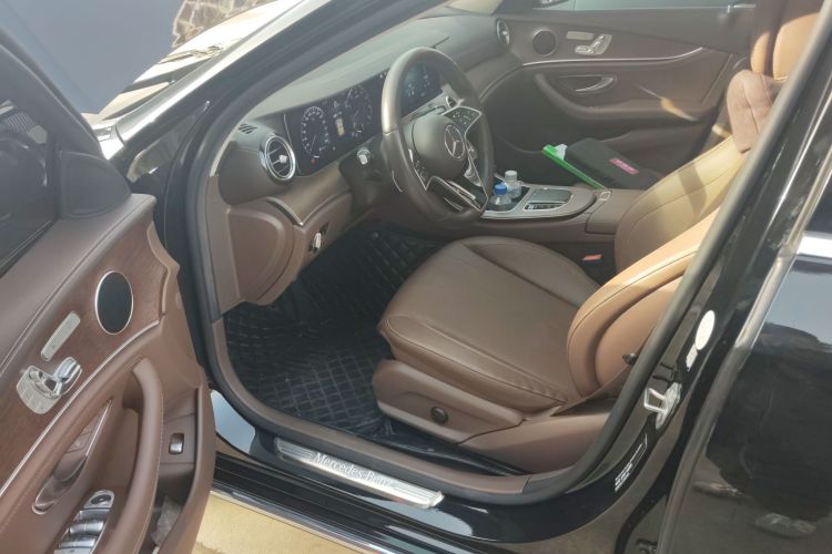 奔驰E级 2023款 改款 E 300 L 时尚型中控内饰20