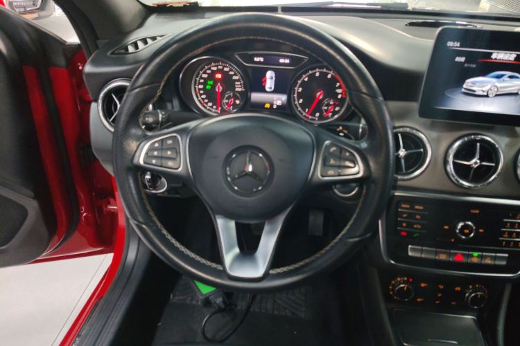 奔驰CLA 2018款 CLA 200 时尚型中控内饰13