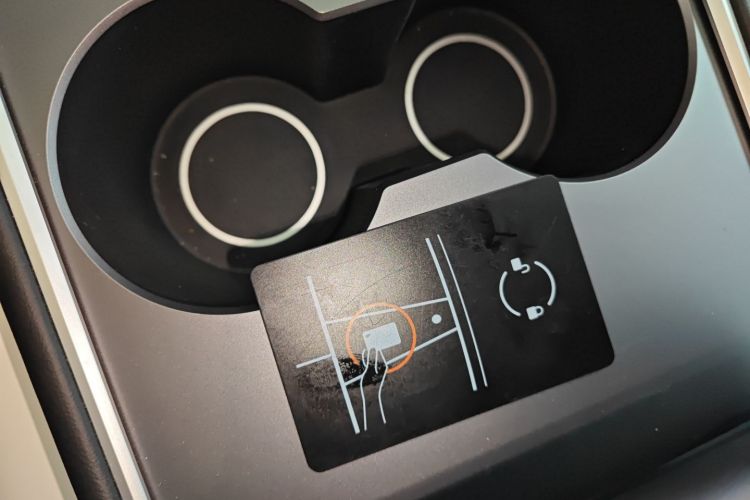 特斯拉 Model Y 2024款 长续航全轮驱动版中控内饰11