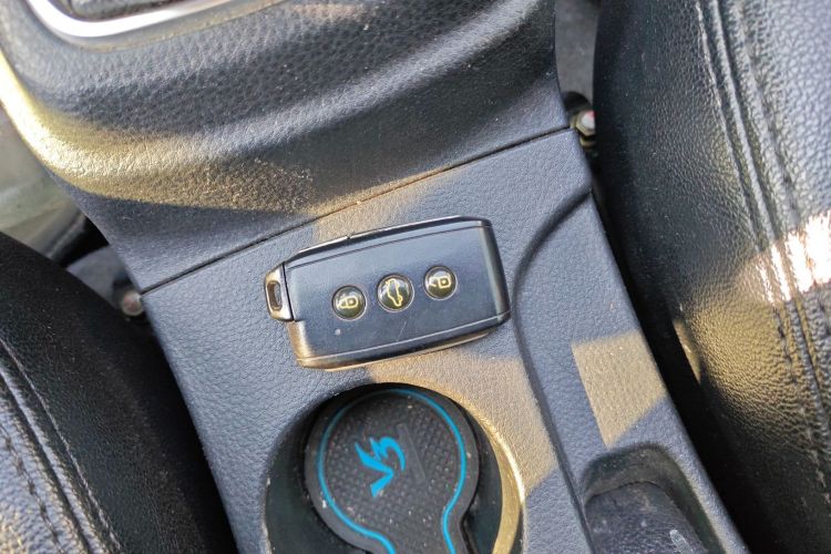 东南 V3菱悦 2015款 1.5L 手动风采版中控内饰11