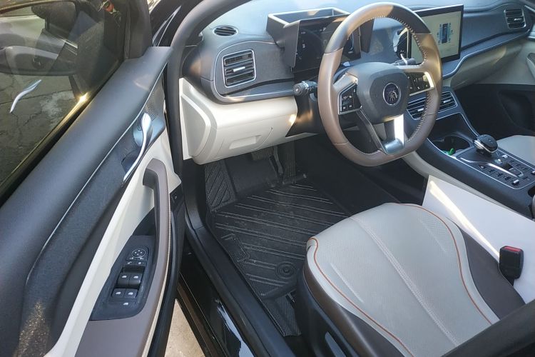 比亚迪 秦PLUS 2024款 荣耀版 DM-i 120KM领先型中控内饰20