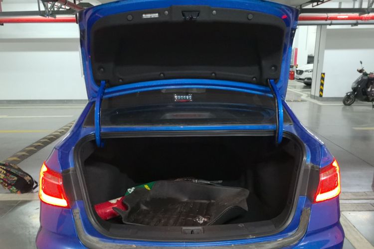 长安 逸动DT 2018款 1.6L 手动智享型机舱底盘23