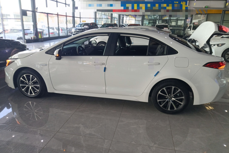 丰田 雷凌 2023款 智能电混双擎 1.8L 豪华版车身外观4