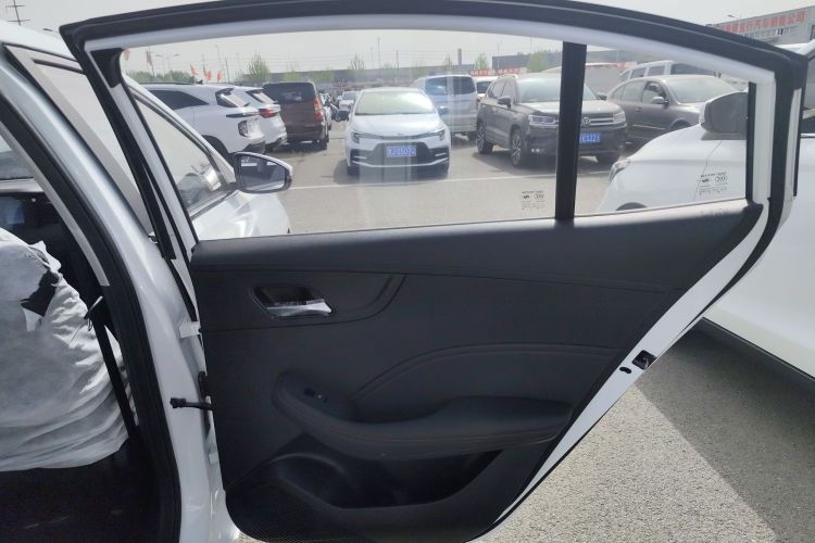 荣威i5 2023款 1.5L CVT豪华版中控内饰45