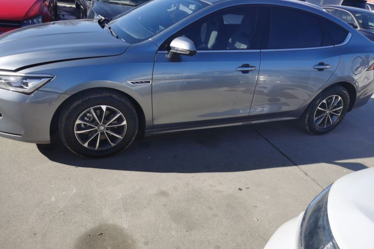 比亚迪 秦PLUS 2024款 荣耀版 DM-i 55KM领先型车身外观4