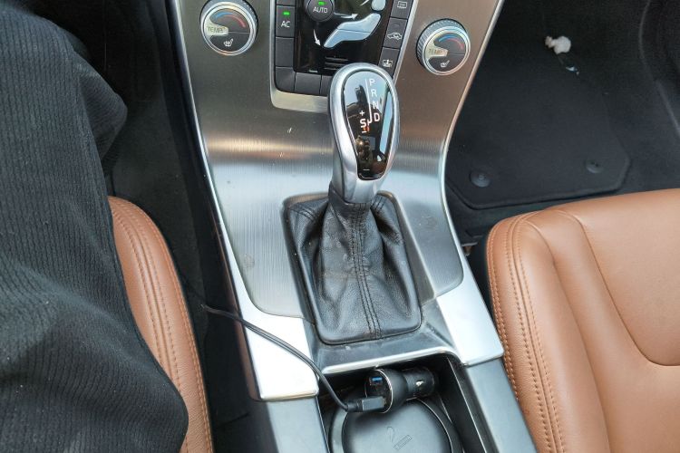 沃尔沃S60 2015款 S60L T5 智驭版中控内饰18